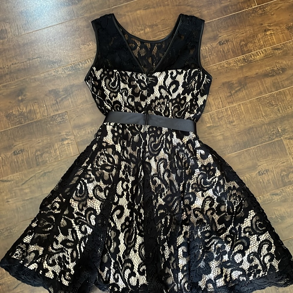 Black lace cocktail dress - Picture 3 of 4